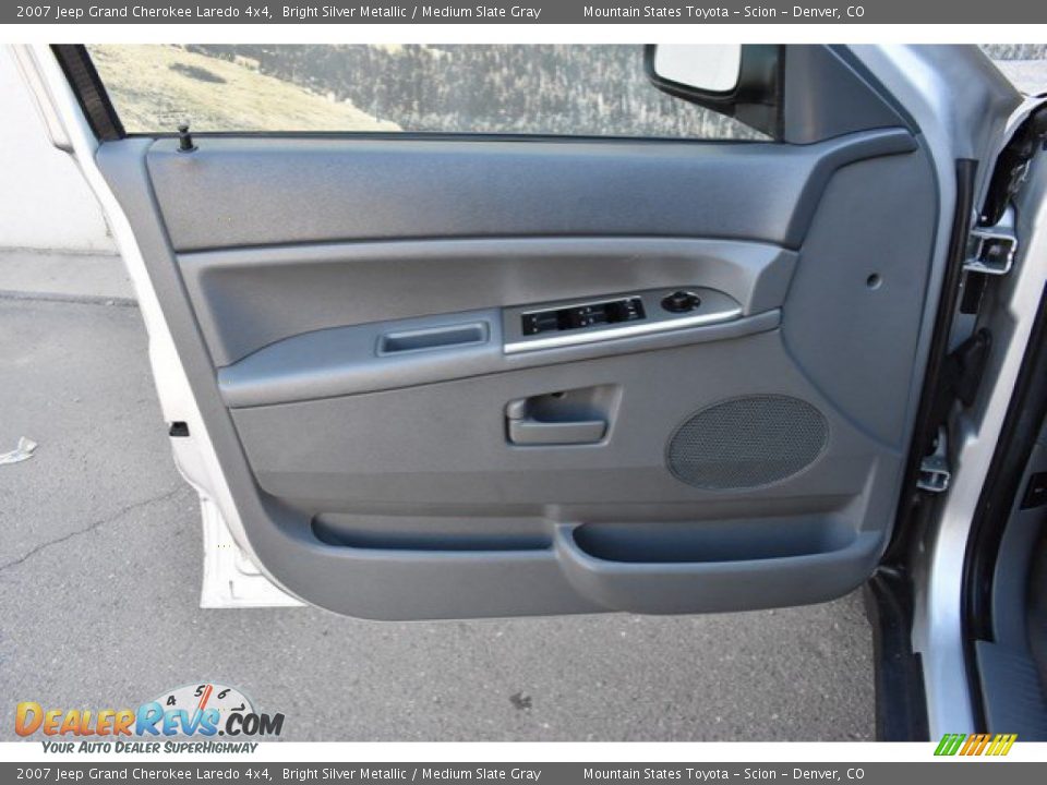 2007 Jeep Grand Cherokee Laredo 4x4 Bright Silver Metallic / Medium Slate Gray Photo #24