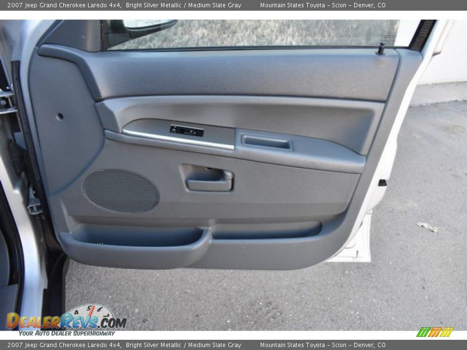 2007 Jeep Grand Cherokee Laredo 4x4 Bright Silver Metallic / Medium Slate Gray Photo #25