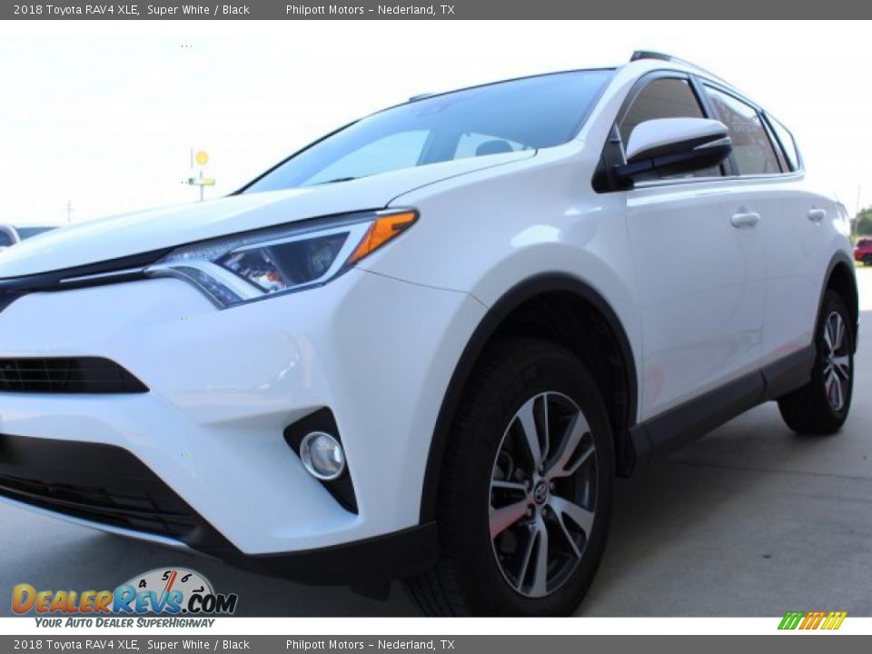 2018 Toyota RAV4 XLE Super White / Black Photo #4