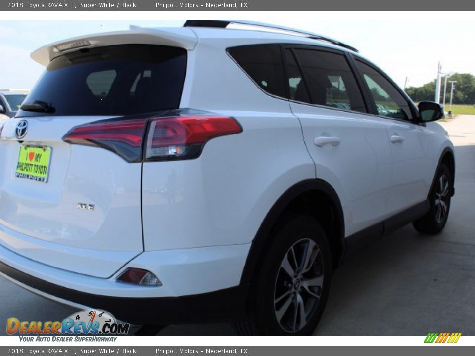2018 Toyota RAV4 XLE Super White / Black Photo #8