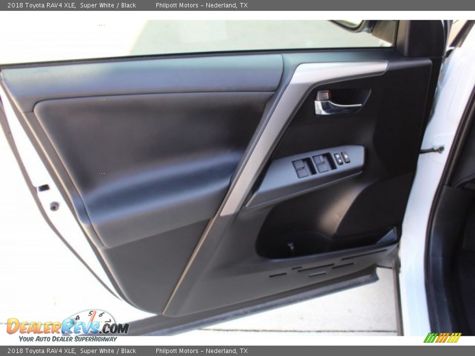 2018 Toyota RAV4 XLE Super White / Black Photo #9