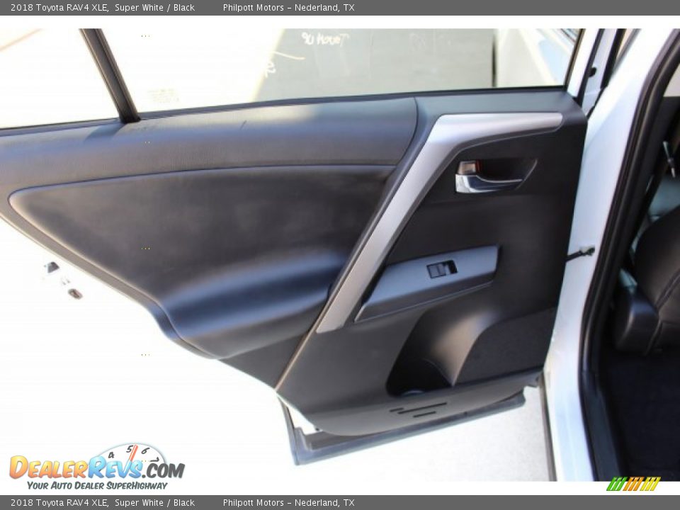 2018 Toyota RAV4 XLE Super White / Black Photo #18