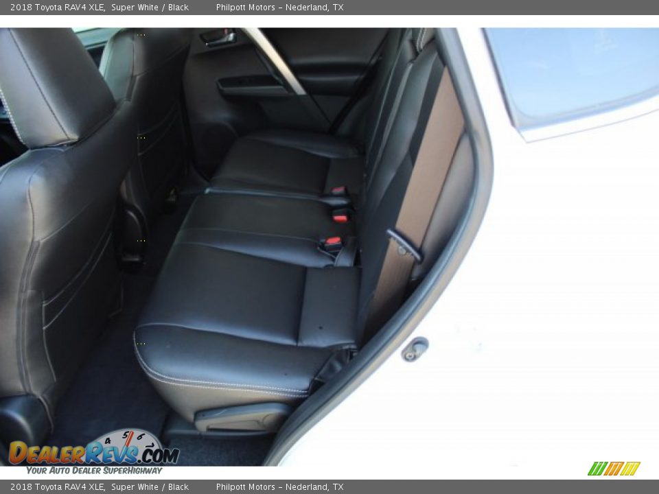 2018 Toyota RAV4 XLE Super White / Black Photo #19