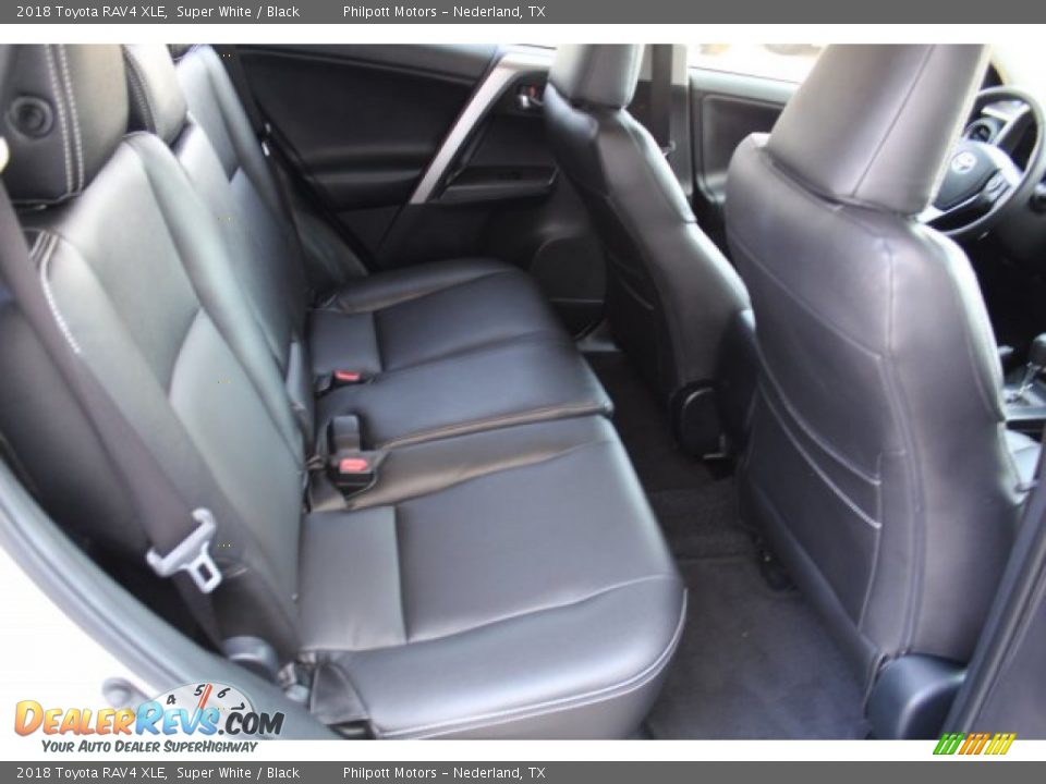 2018 Toyota RAV4 XLE Super White / Black Photo #24