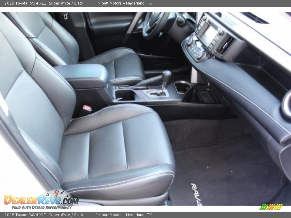 2018 Toyota RAV4 XLE Super White / Black Photo #26