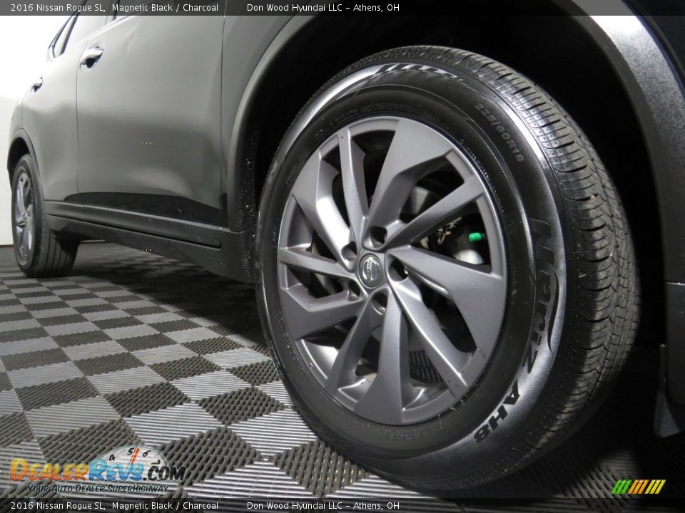 2016 Nissan Rogue SL Magnetic Black / Charcoal Photo #3