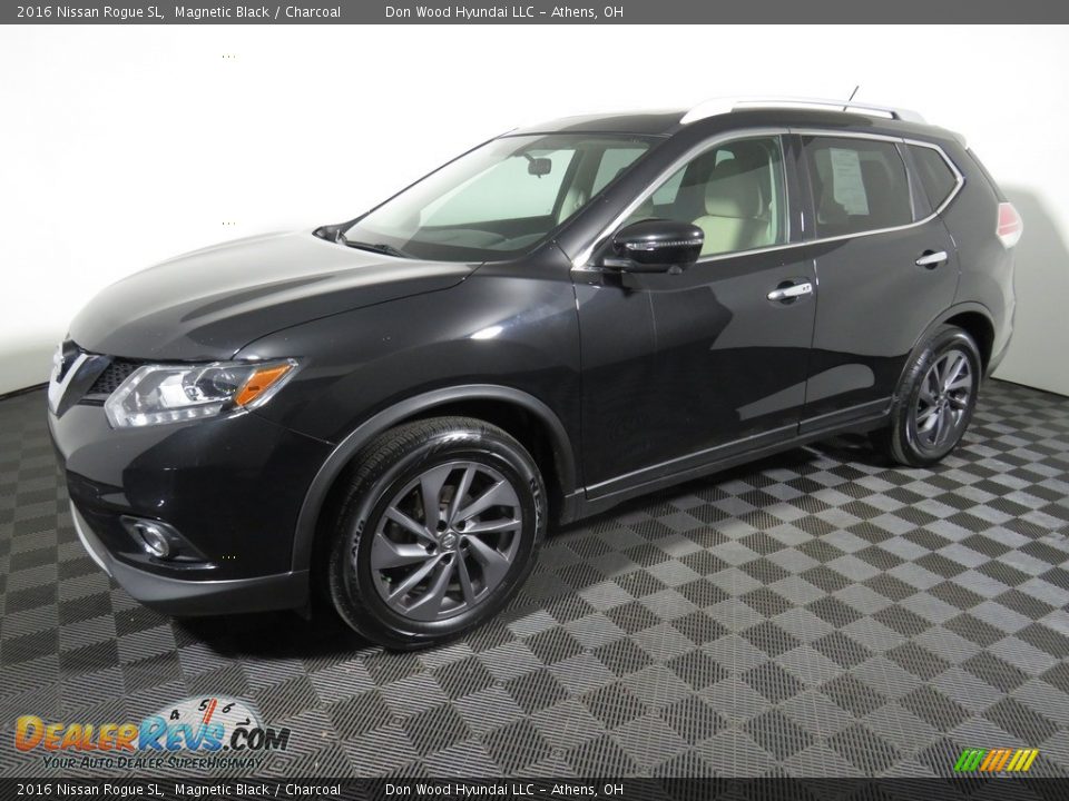 2016 Nissan Rogue SL Magnetic Black / Charcoal Photo #7