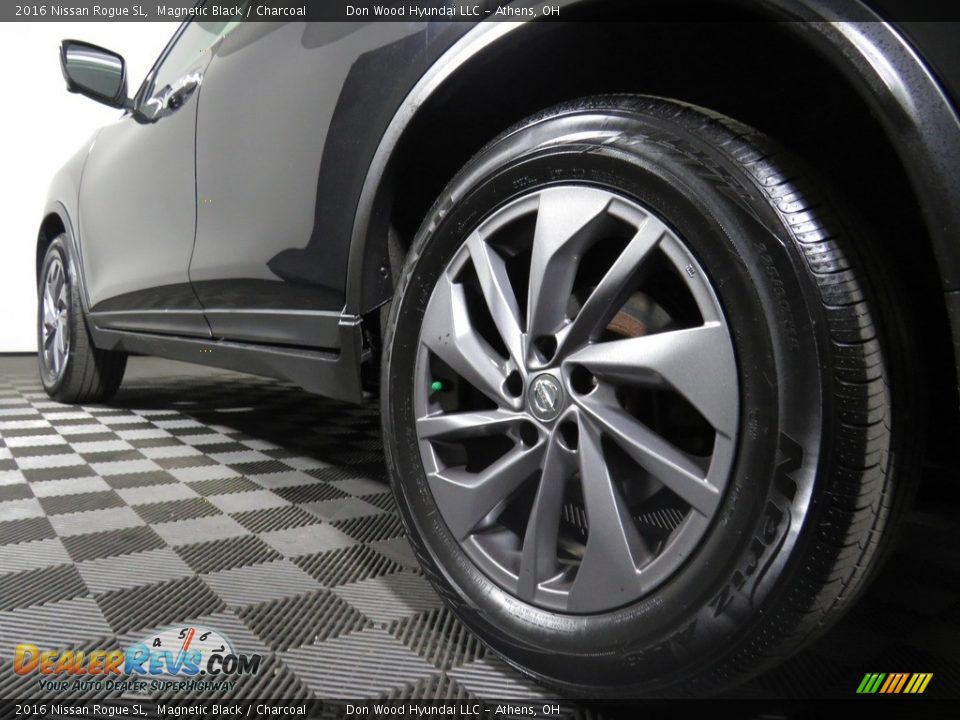 2016 Nissan Rogue SL Magnetic Black / Charcoal Photo #10