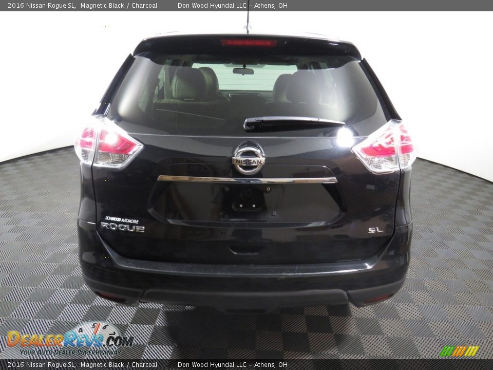 2016 Nissan Rogue SL Magnetic Black / Charcoal Photo #11