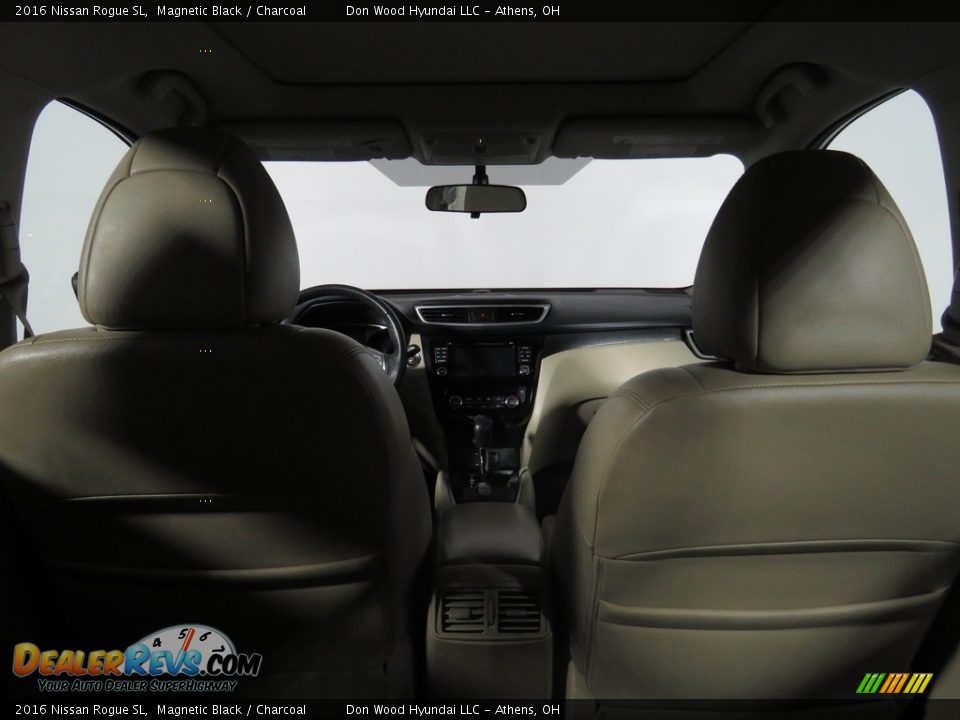 2016 Nissan Rogue SL Magnetic Black / Charcoal Photo #14