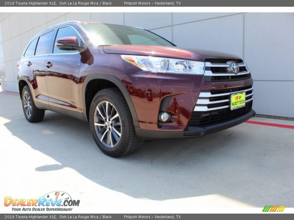 2019 Toyota Highlander XLE Ooh La La Rouge Mica / Black Photo #2