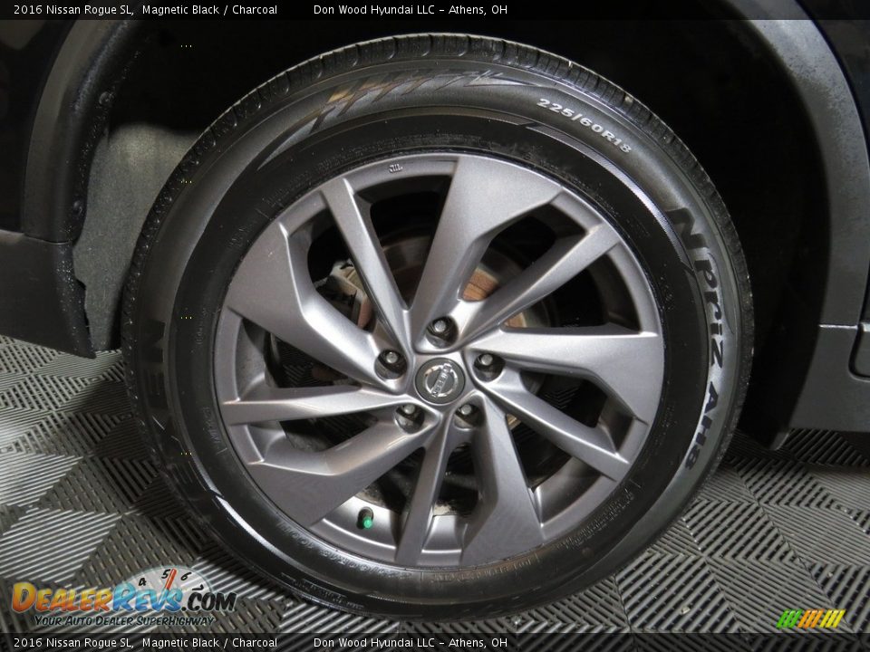 2016 Nissan Rogue SL Magnetic Black / Charcoal Photo #18