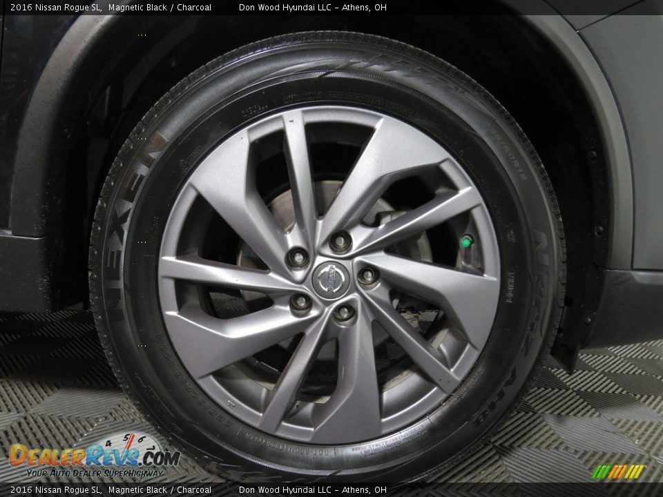 2016 Nissan Rogue SL Magnetic Black / Charcoal Photo #19