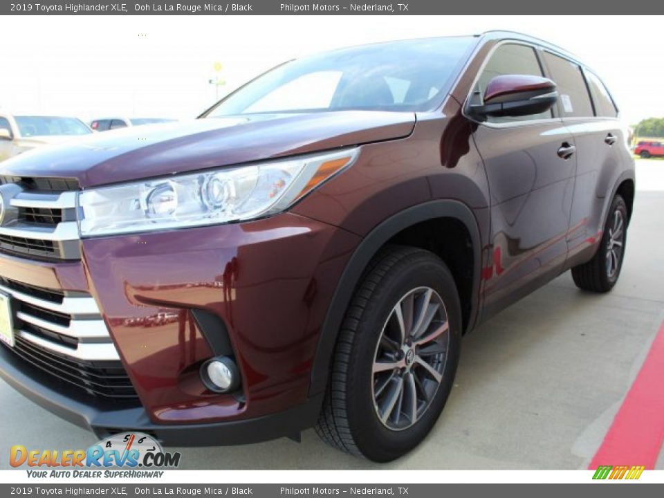 2019 Toyota Highlander XLE Ooh La La Rouge Mica / Black Photo #4