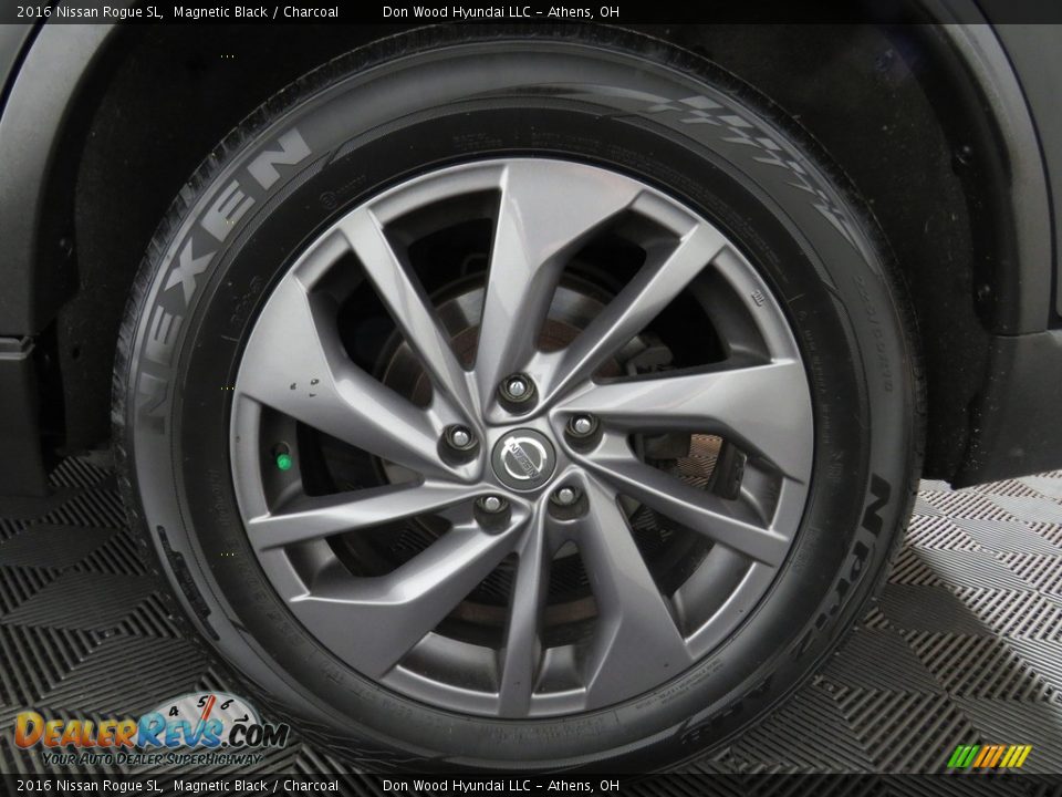 2016 Nissan Rogue SL Magnetic Black / Charcoal Photo #21