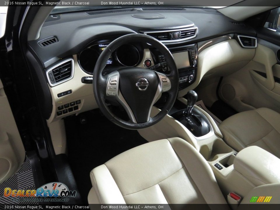 2016 Nissan Rogue SL Magnetic Black / Charcoal Photo #24