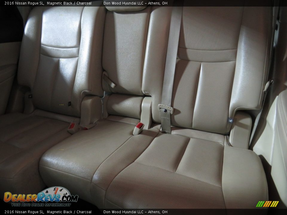2016 Nissan Rogue SL Magnetic Black / Charcoal Photo #25