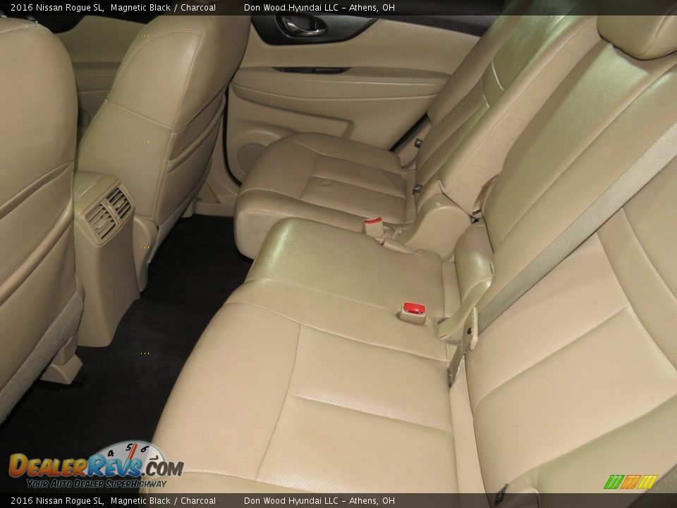2016 Nissan Rogue SL Magnetic Black / Charcoal Photo #27