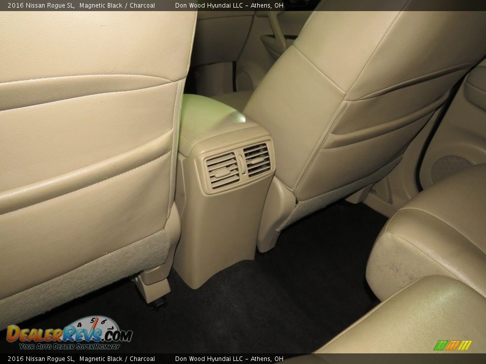 2016 Nissan Rogue SL Magnetic Black / Charcoal Photo #28