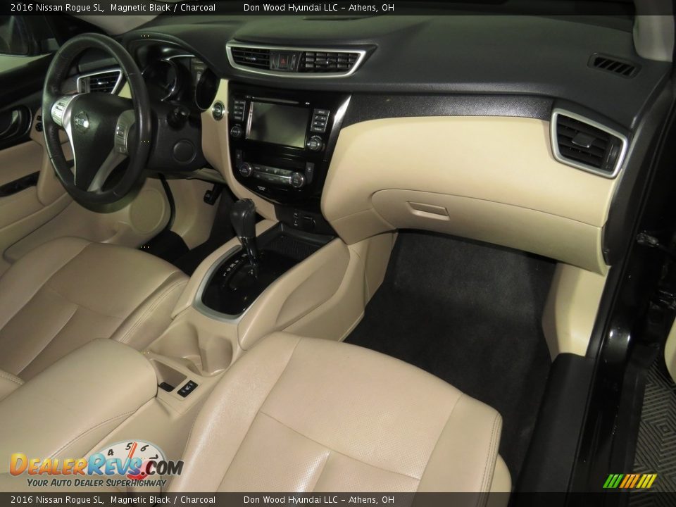 2016 Nissan Rogue SL Magnetic Black / Charcoal Photo #33