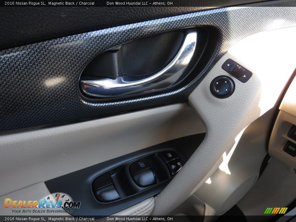 2016 Nissan Rogue SL Magnetic Black / Charcoal Photo #36