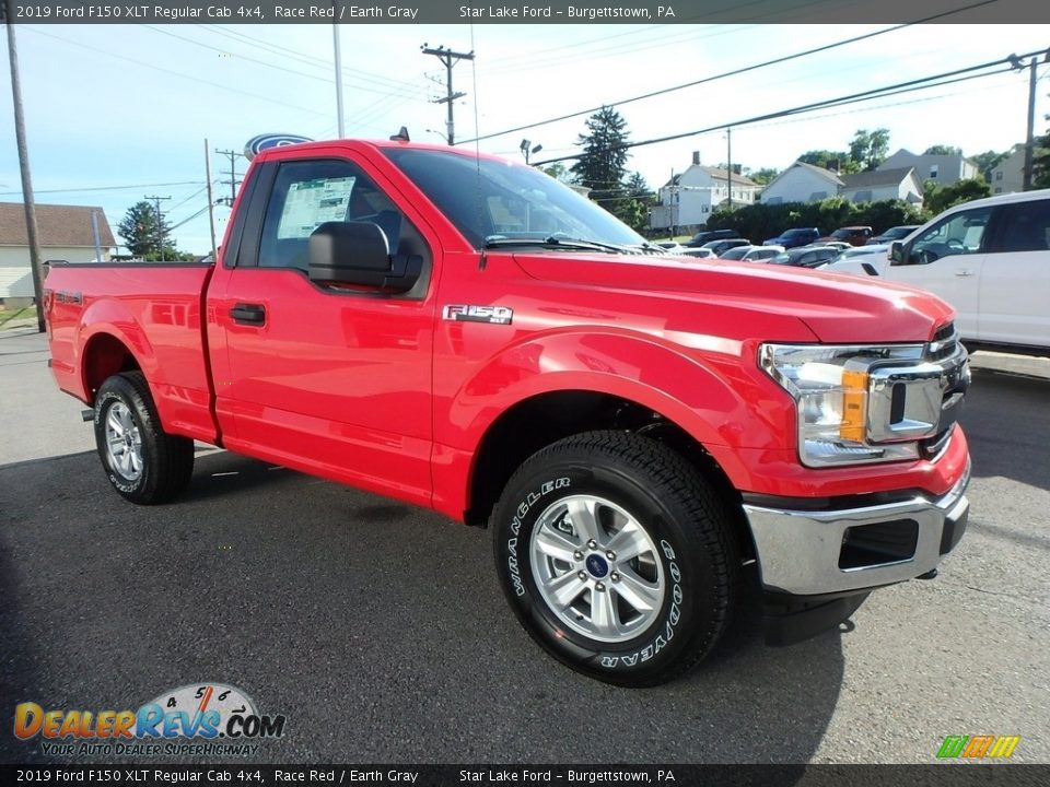 Front 3/4 View of 2019 Ford F150 XLT Regular Cab 4x4 Photo #3