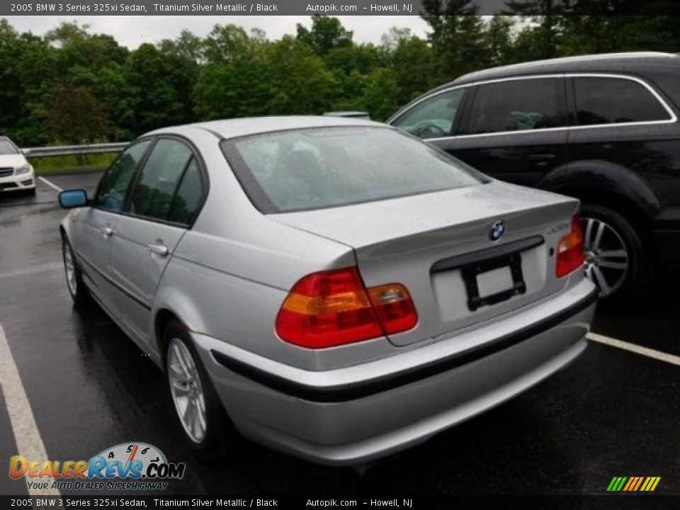 2005 BMW 3 Series 325xi Sedan Titanium Silver Metallic / Black Photo #2