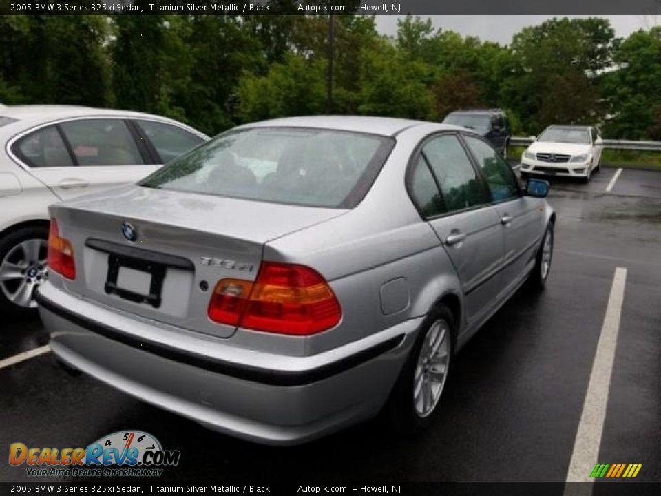 2005 BMW 3 Series 325xi Sedan Titanium Silver Metallic / Black Photo #4