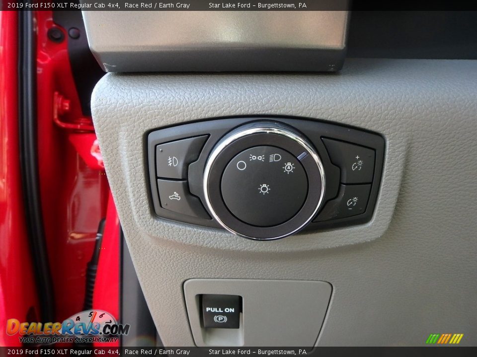 Controls of 2019 Ford F150 XLT Regular Cab 4x4 Photo #16