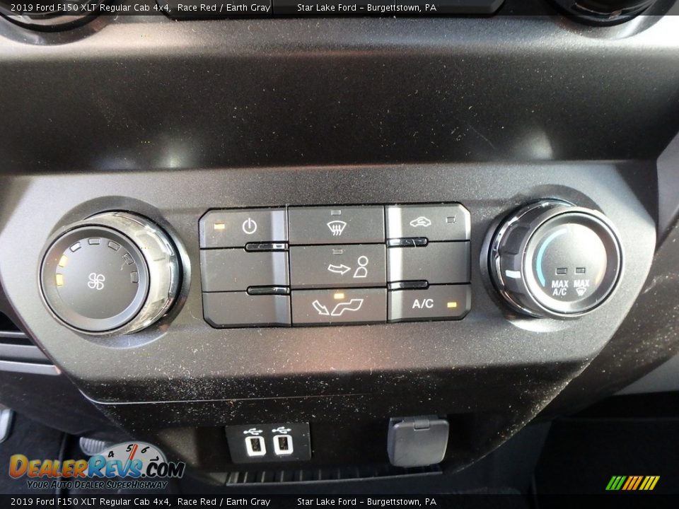 Controls of 2019 Ford F150 XLT Regular Cab 4x4 Photo #19