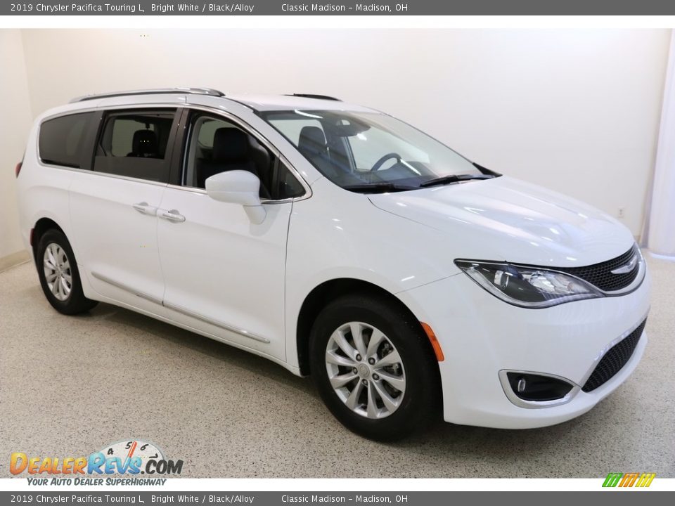 2019 Chrysler Pacifica Touring L Bright White / Black/Alloy Photo #1