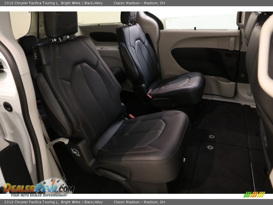 2019 Chrysler Pacifica Touring L Bright White / Black/Alloy Photo #18