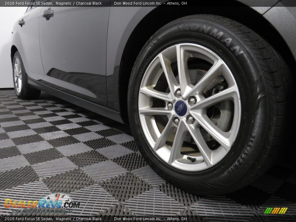 2016 Ford Focus SE Sedan Magnetic / Charcoal Black Photo #3