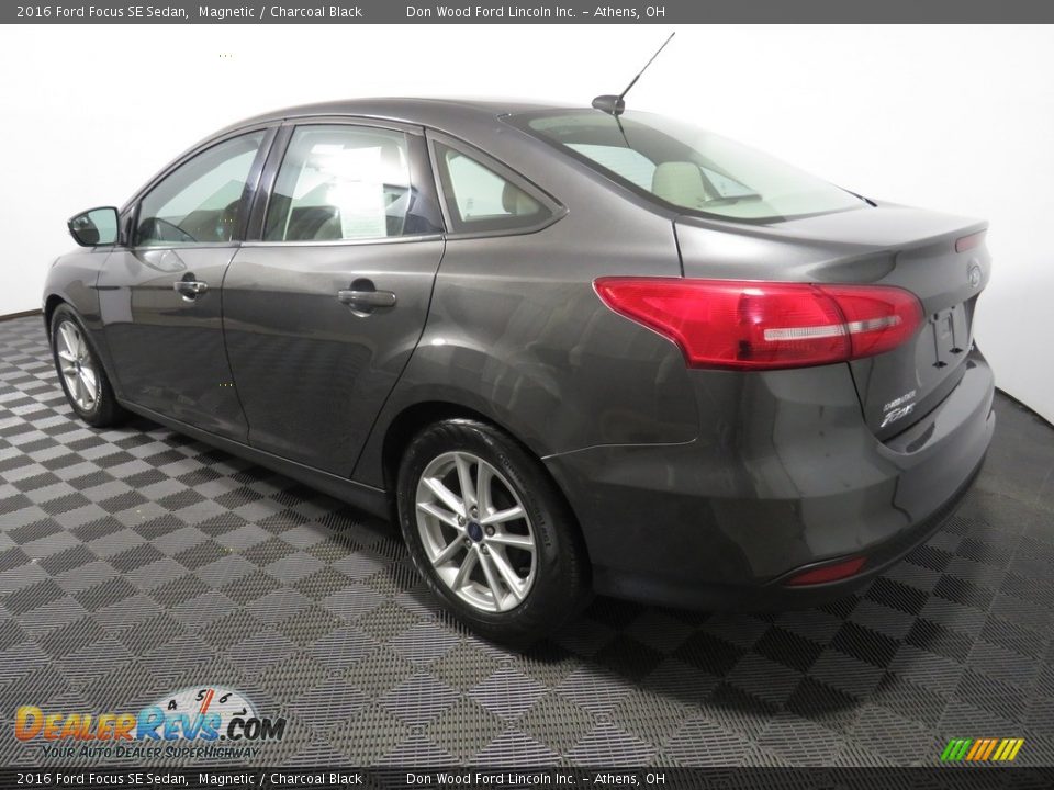 2016 Ford Focus SE Sedan Magnetic / Charcoal Black Photo #9