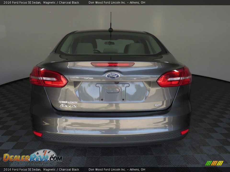 2016 Ford Focus SE Sedan Magnetic / Charcoal Black Photo #11