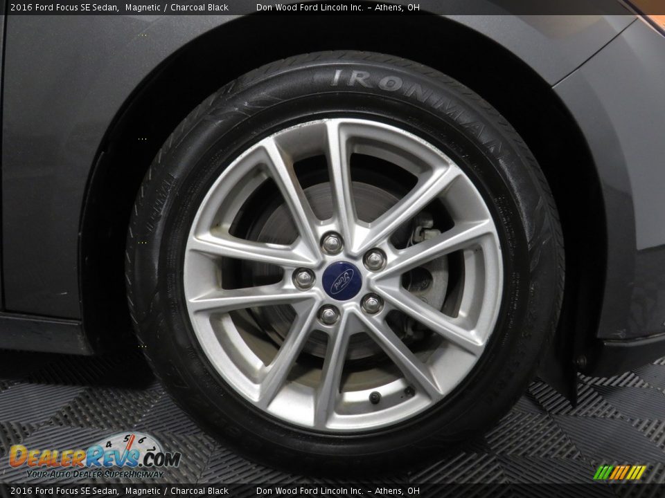 2016 Ford Focus SE Sedan Magnetic / Charcoal Black Photo #16