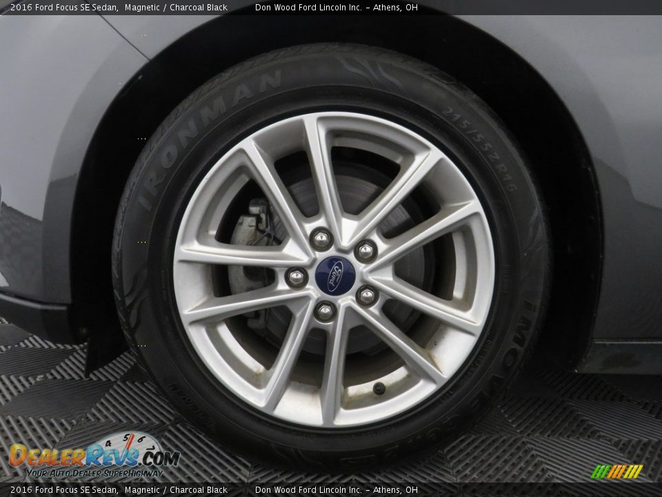 2016 Ford Focus SE Sedan Magnetic / Charcoal Black Photo #17