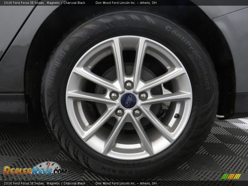 2016 Ford Focus SE Sedan Magnetic / Charcoal Black Photo #18