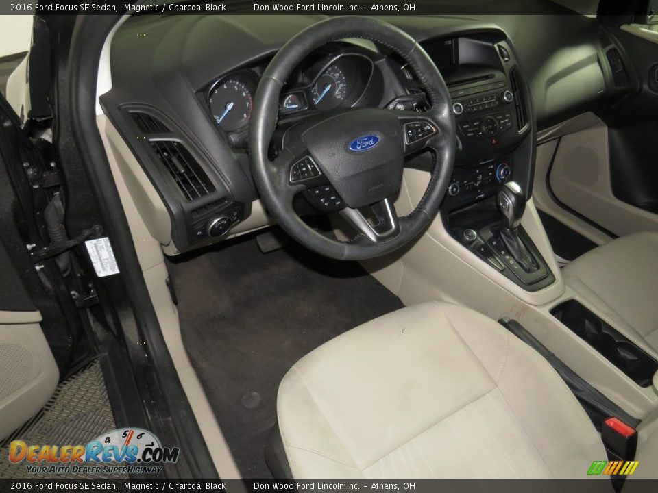 2016 Ford Focus SE Sedan Magnetic / Charcoal Black Photo #21