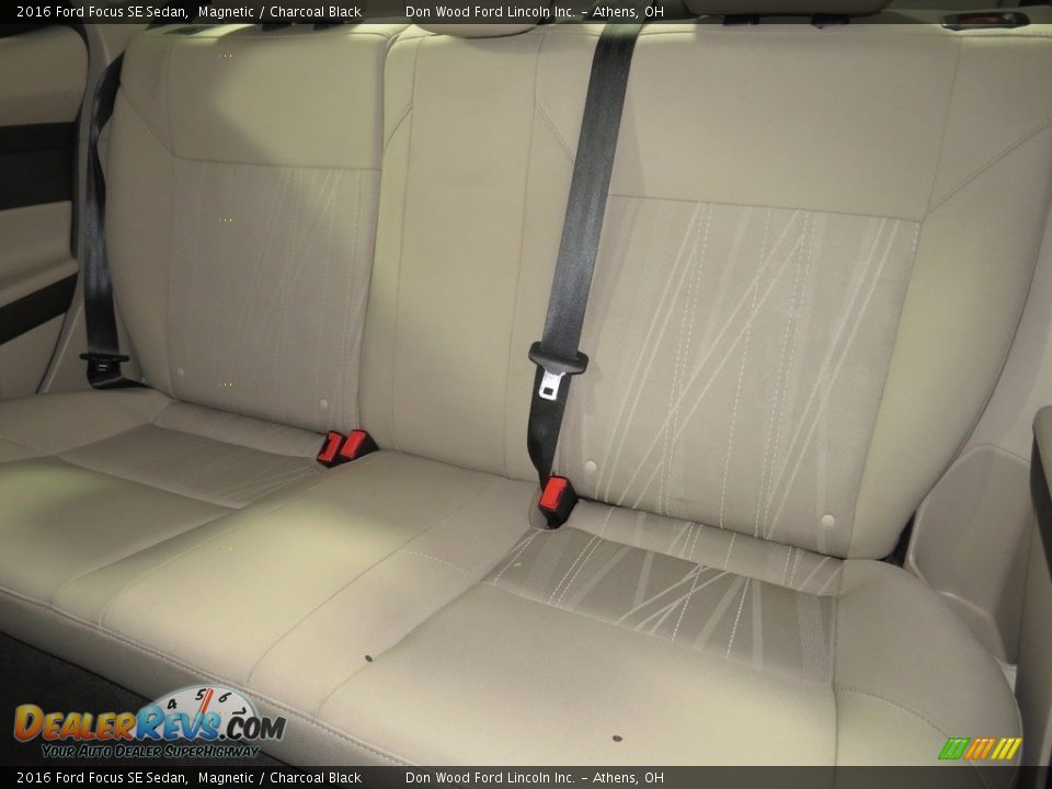 2016 Ford Focus SE Sedan Magnetic / Charcoal Black Photo #22