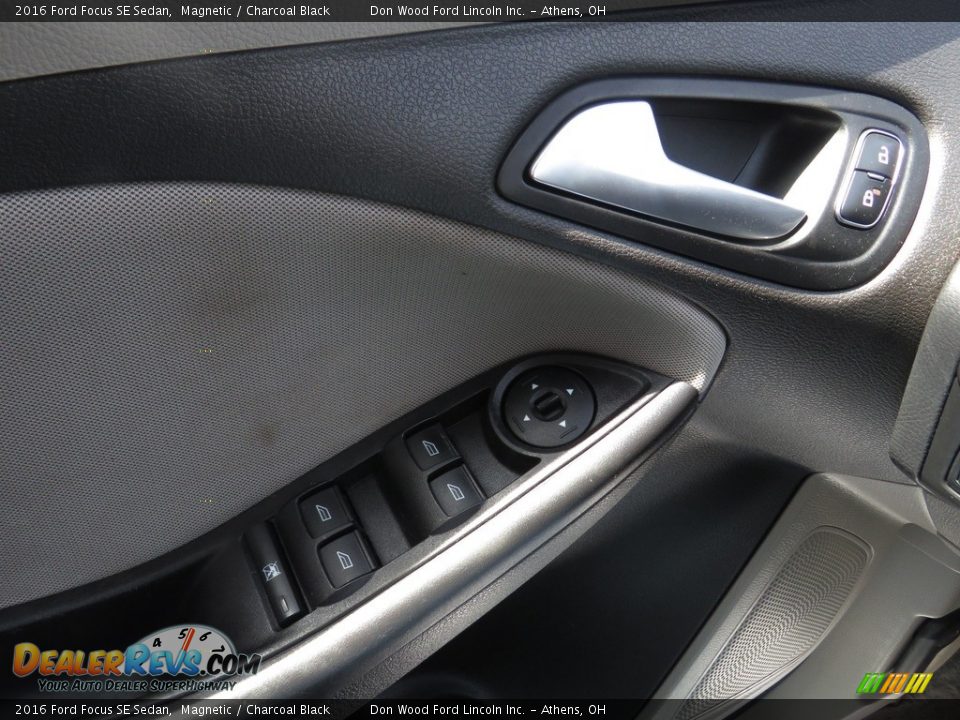 2016 Ford Focus SE Sedan Magnetic / Charcoal Black Photo #32