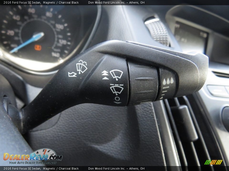 2016 Ford Focus SE Sedan Magnetic / Charcoal Black Photo #35