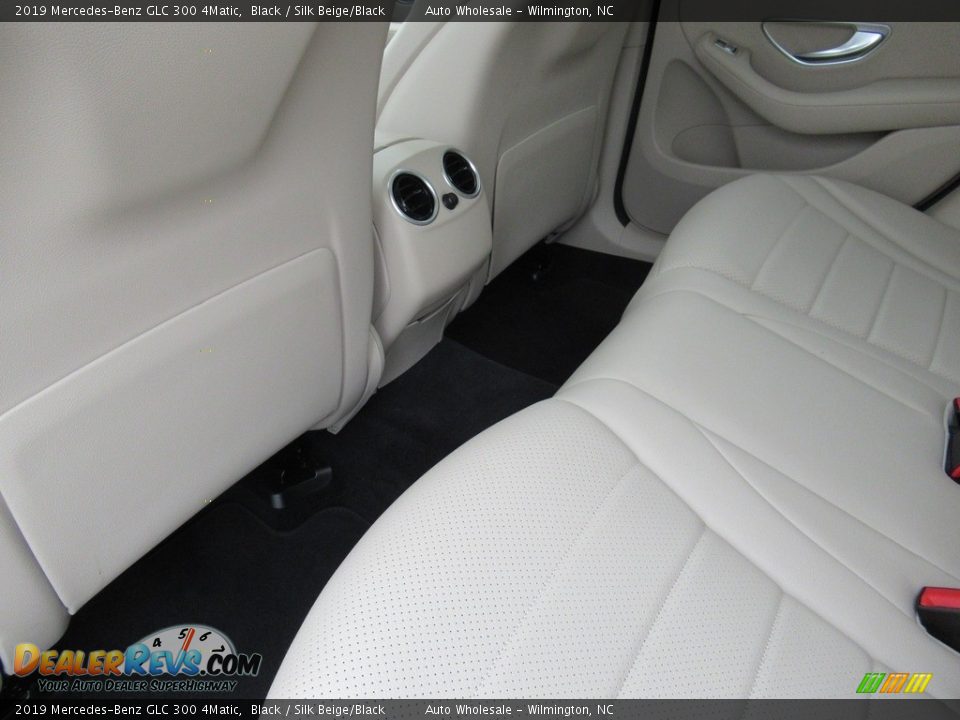 2019 Mercedes-Benz GLC 300 4Matic Black / Silk Beige/Black Photo #11