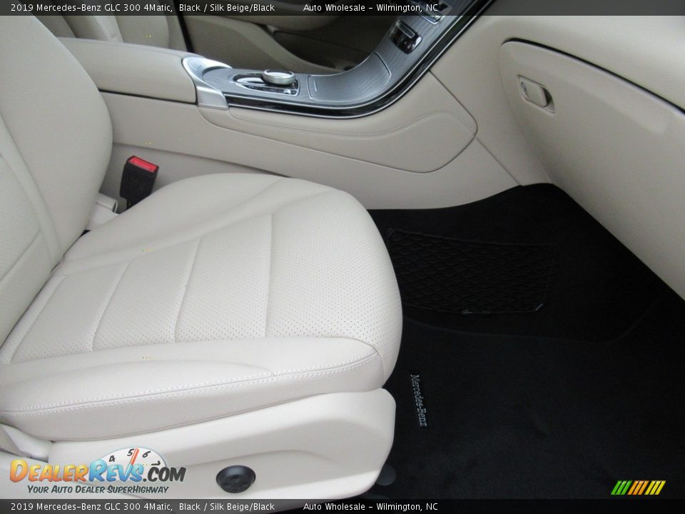 2019 Mercedes-Benz GLC 300 4Matic Black / Silk Beige/Black Photo #12
