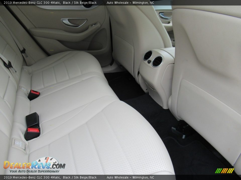 2019 Mercedes-Benz GLC 300 4Matic Black / Silk Beige/Black Photo #13