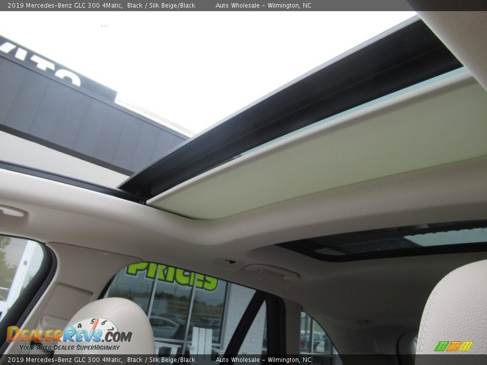 2019 Mercedes-Benz GLC 300 4Matic Black / Silk Beige/Black Photo #14