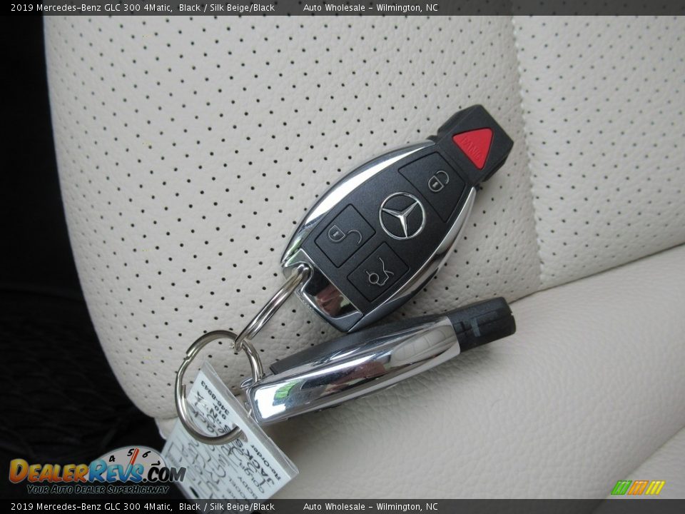 2019 Mercedes-Benz GLC 300 4Matic Black / Silk Beige/Black Photo #20