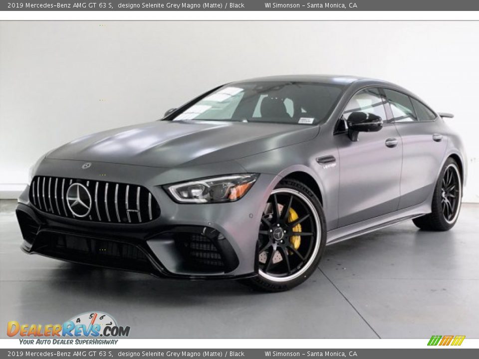 Front 3/4 View of 2019 Mercedes-Benz AMG GT 63 S Photo #12