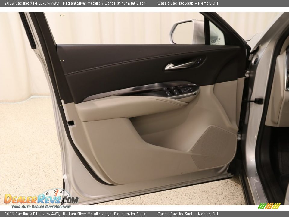 2019 Cadillac XT4 Luxury AWD Radiant Silver Metallic / Light Platinum/Jet Black Photo #4