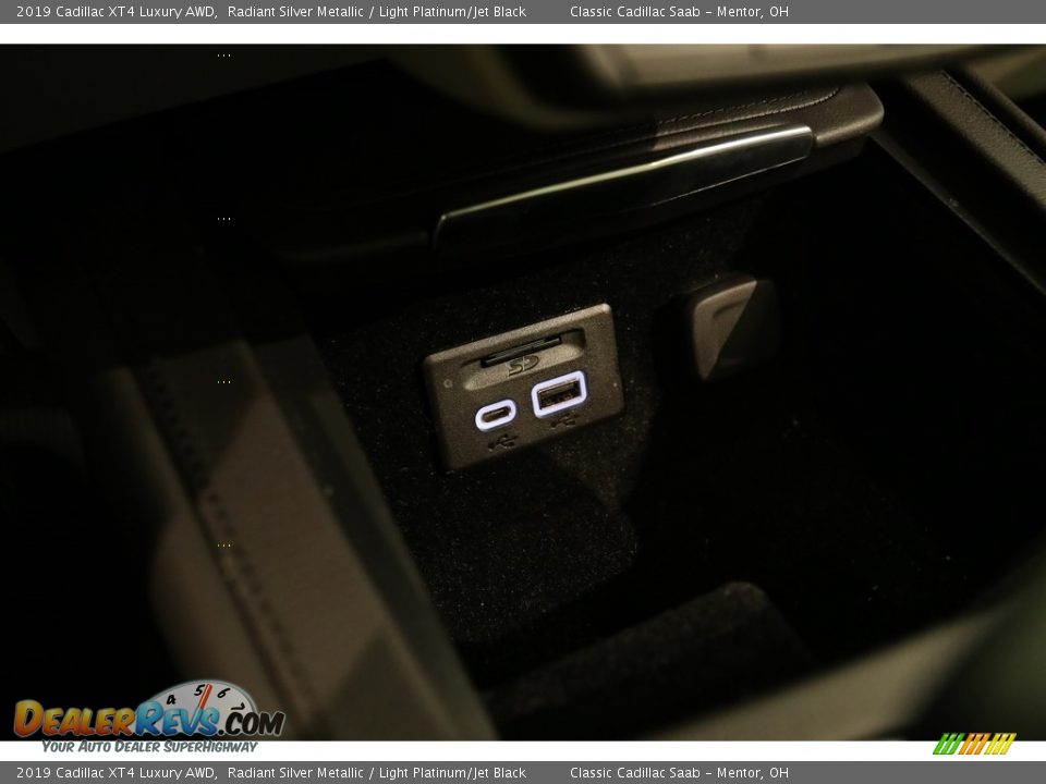 2019 Cadillac XT4 Luxury AWD Radiant Silver Metallic / Light Platinum/Jet Black Photo #17